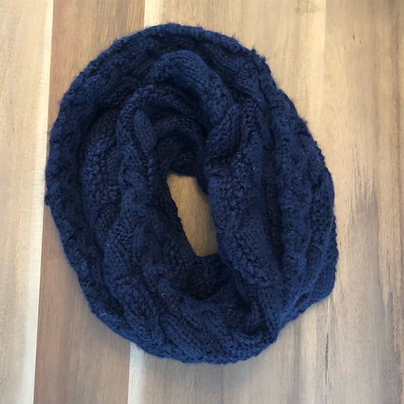 Gap Cable Knit Infinity Scarf - Picture 2 of 4